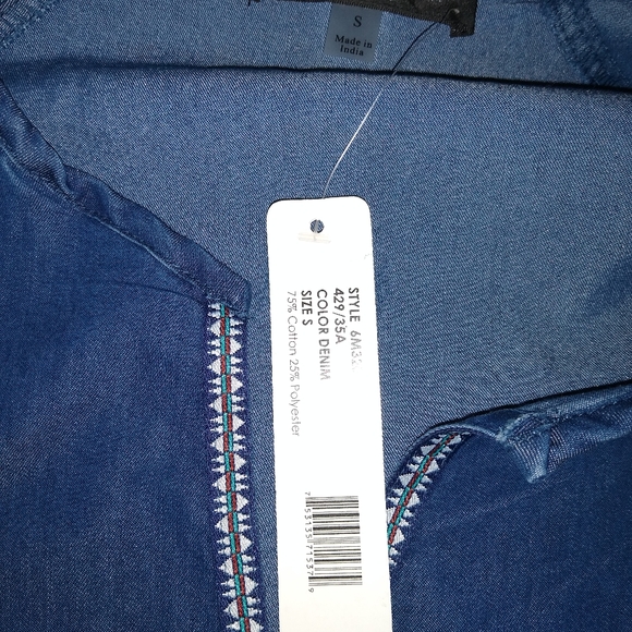 Cute ladies top, by August silk, Small, denim - Picture 2 of 4